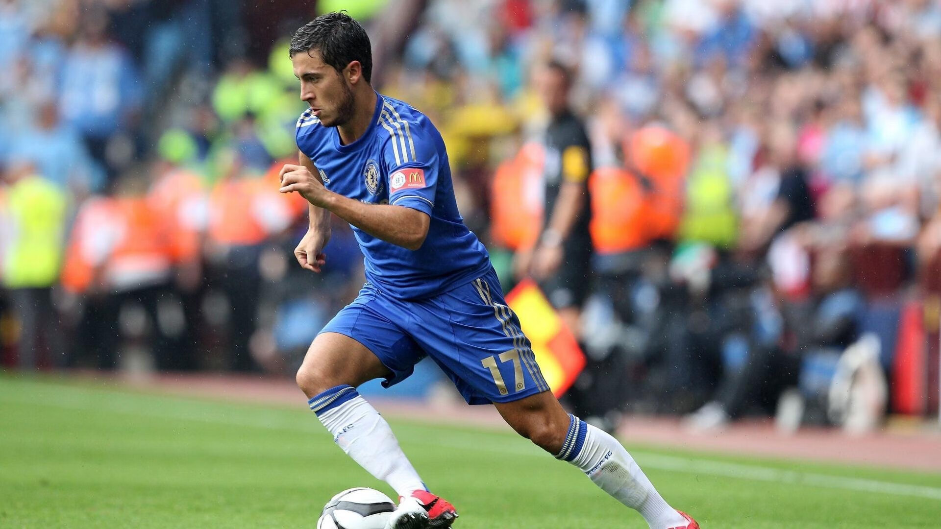 “拜仁新星Aznu训练问题发酵，“才华＋态度”成为讨论焦点”